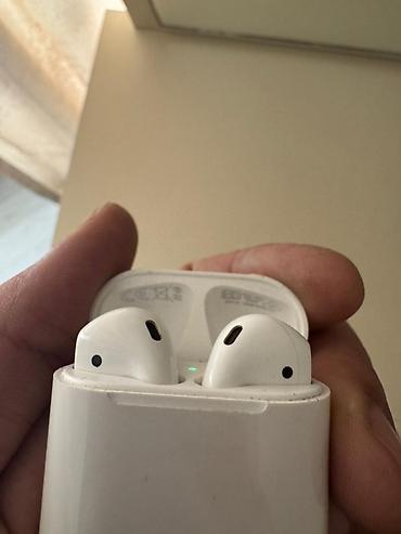 ipad kontakt: Apple AirPods (1-ci nəsil) simsiz qulaqlıq.cemi 3-4 defe istifade — 3