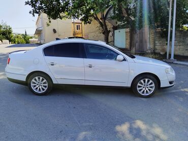 Volkswagen Passat: 1.8 l | 2010 il Sedan