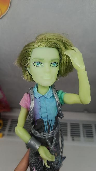 ucuz kuklalar: Monster high - Рorter geiss - Yaşıl tonlarda bədən və saç, yanlara dar — 3