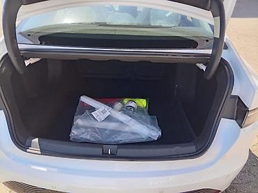 ucuz elektrikli avtomobil: BYD Qin Plus DM-i sedan - Kuzov: 4 qapılı sedan, ağ rəng - Güc — 3