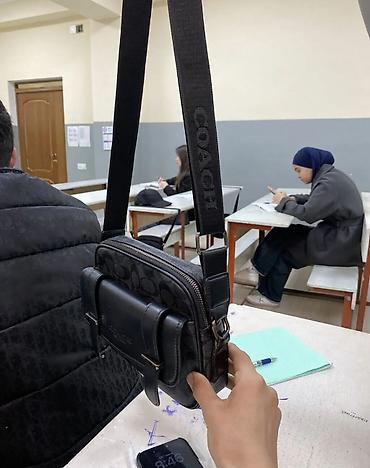 Барсетка, Coach, Материал: Экокожа, Регулируемый ремень, Б/у