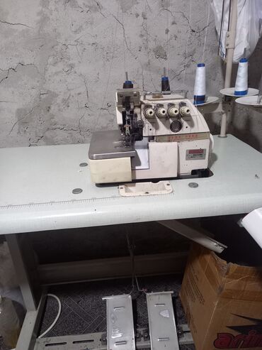маленькая швейная машинка: Швейная машина Yamata