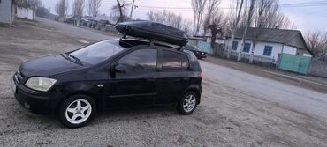 Hyundai: Автомобиль Hyundai Getz черного цвета.об.1.4.Год 2004 .На крыше