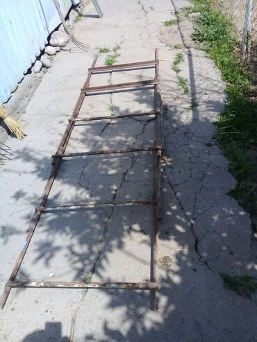 Продаю железную лестницу СССР длина 3 метра ширина 0.71 см