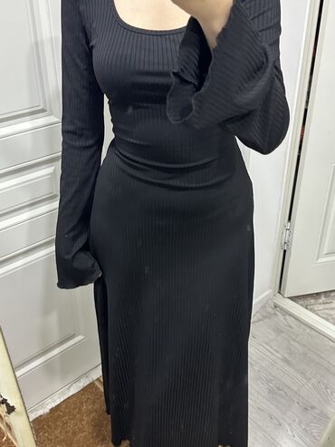 вечернее длинное платье черного цвета: Вечернее платье, Длинная модель, С рукавами