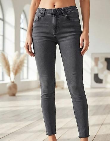 Ženske skinny farmerke – tamnosive - Kroj: uske (skinny), visoki
