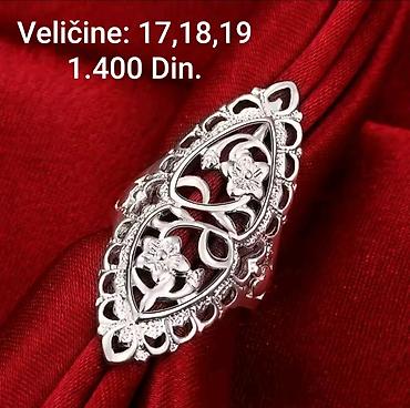 hermes kais: Posrebreni prsten sa filigranskim floralnim motivima, izduženog — 1