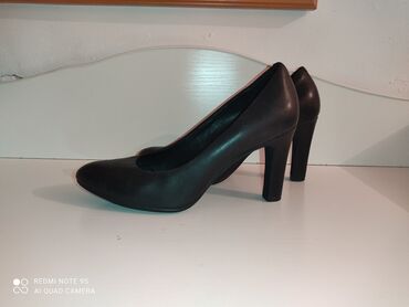 женская кожаная обувь: Туфли 39, цвет - Черный