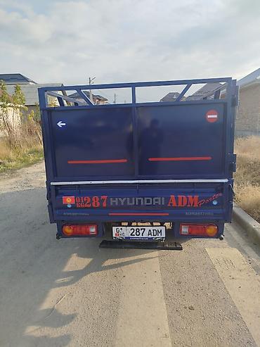 smart open: Hyundai Porter — компактный бортовой грузовик синего цвета. Основные — 8