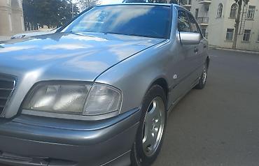 panelerin satisi: Mercedes-Benz C-Sinif sedan (W202), gümüş rəng. - Kuzov: 4 qapılı — 5