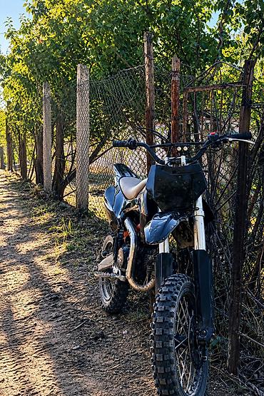mt 125: На ходу работает едет питбайк для бездорожья - Тип: легкий — 2