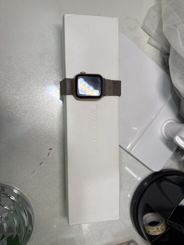 часы с экраном: Apple Watch с коробкой Состояние отличное Модель в прямоугольном