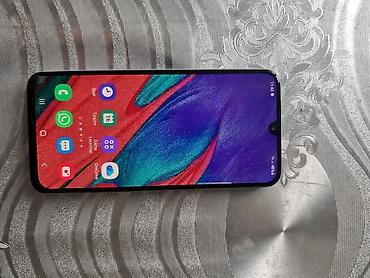 iphone x kreditle satisi: Samsung Galaxy A40, 64 GB, rəng - Ağ, Barmaq izi — 2