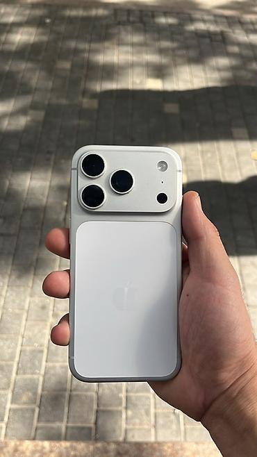 iphone 24: IPhone 17 Pro, 256 GB, Ağ, Simsiz şarj — 1