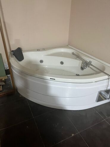hamam ucun dolab: Hidromassajlı künc vanna - Künc yerləşim üçün dizayn: asimmetrik