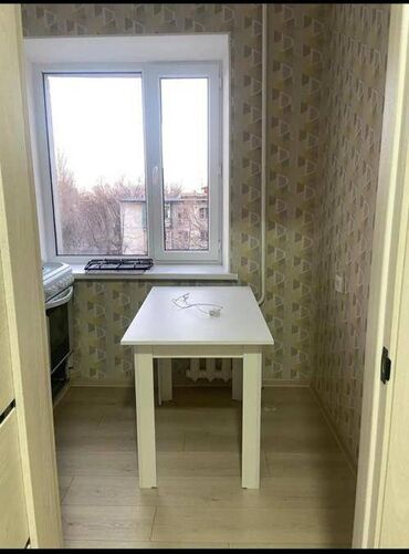 срочно продаётся 1 комнатная квартира в районе ошского рынка по улице кенсуйская: 1 комната, 25 м², Индивидуалка, 4 этаж, Евроремонт