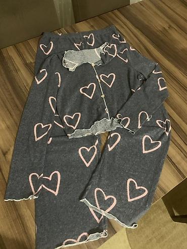 Qadın pijama dəsti Yenidir her birin 60 azn almisam ama endirimle