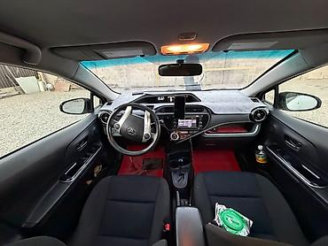 prius: Toyota Prius C: 2016 г., 1.5 л, Гибрид, Хэтчбэк — 5