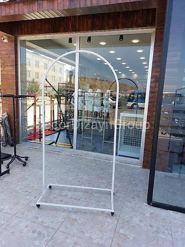 Оборудование для магазинов: Stend gelinlik stendi orta stend Vitrin Asılqan Orta stend vitrini — 2