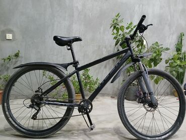 Şəhər və yüngül off-road üçün dağ velosipedi - Rəng: mat qara -
