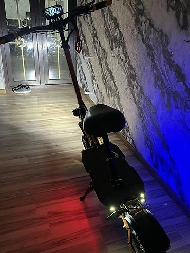 electric guitar: Elektrik skuteri – off-road təkərlər və güclü işıqlandırma ilə - — 6
