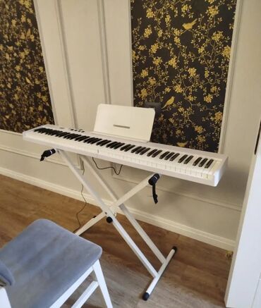 Rəqəmsal piano – 88 klavişli, tam ölçülü Xüsusiyyətlər: - 88 ədəd tam