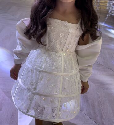 Bayram kostyumları: Uşaq üçün zərif ağ ziyafət/libas - Model: qısa ətəkli, korset üstlü — 1