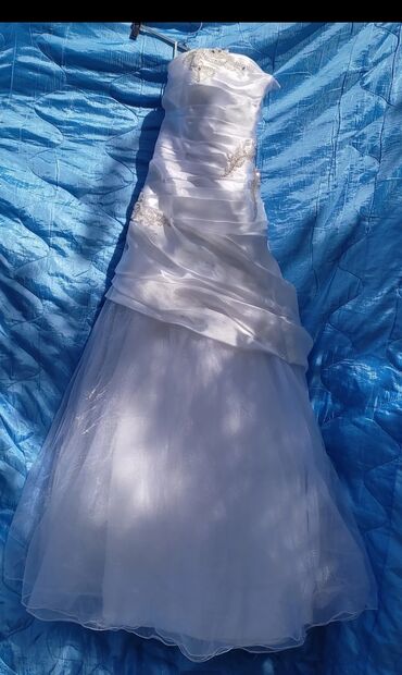 белый платье: Продаю платья в хорошем состоянии! Размер 42-46. Цена за одно. Торг