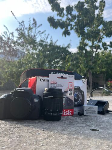 электро мотор: Canon EOS 700D fotoaparatı EF-S 18-55mm IS STM linzası ilə birlikdə