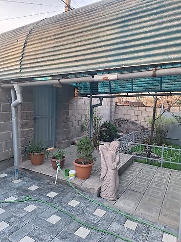 Продажа коттеджей и домов: Продаём добротный двухуровневый дом в селе Ленинское. По второй линии — 28