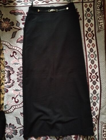 Черная длинная юбка. есть карманы цена 25 манат ни разу не носили