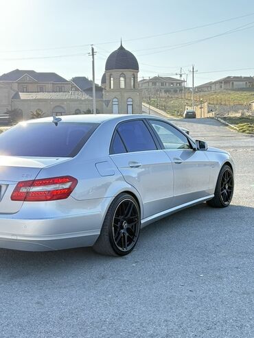 Mercedes-Benz: Mercedes-Benz E 220: 2.2 l | 2011 il Sedan — 5