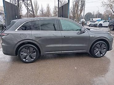 Lixiang: Lixiang L6: 2025 г., Вариатор, Гибрид, Кроссовер — 1