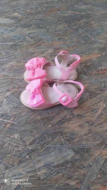 Детская обувь: Продаются босоножки детские неношеные размер 140см