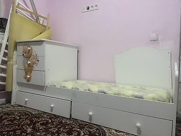 кровать для куклы: Детская односпальная кровать, Б/у, Для девочки, С матрасом, Дерево — 1