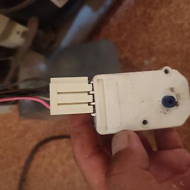 Ремонт холодильников, морозильников: Работаю только на себя! В одном городе!! . Здравствуйте, меня зовут — 3