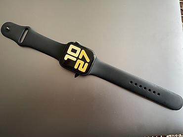 apple watch 4: Apple Watch (Series 4 ) – qara silikon qayışlı, kvadrat korpuslu — 1