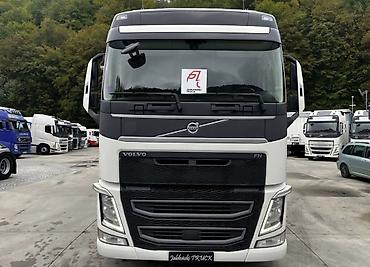 Тягач, Volvo, Тентованный