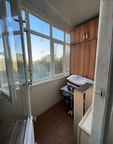 7 мкр квартиры: 2 комнаты, 57 м², 7 мкр 106 серия, 5 этаж, Косметический ремонт — 7
