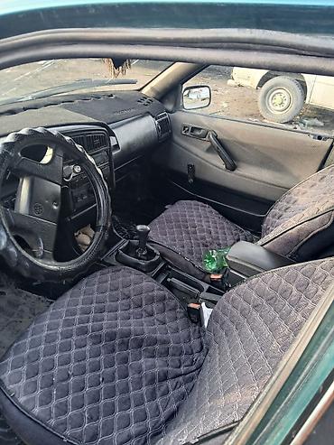 Volkswagen: Volkswagen Passat: 1989 г., 1.8 л, Механика, Бензин, Седан — 12