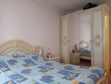 Uzunmüddətli kirayə mənzillər: Salam. Ev uzunmüddətli verilir. Qara Qarayev metrosunun duz çıxışında — 8