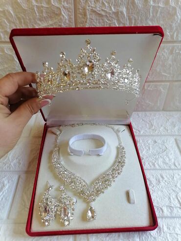 Setovi nakita: Chanel, Set: Kruna, Minđuše, Narukvica, Materijal: Cirkon, Biser — 8