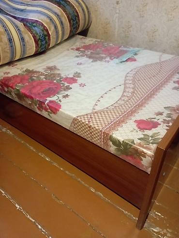 Taxta çarpayı + döşək - Material: ağac karkas, taxta ayaqlar və yan lalafo.az -da Taxta çarpayı + döşək - Material: ağac karkas, taxta ayaqlar və yan