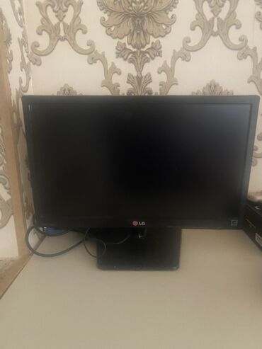 mersedes manitor: LG monitor - Ekran ölçüsü: təxmini 22–24 düym (şüurlu nazik çərçivə