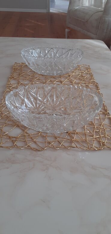 Xonça: Dekorativ Şüşə Grafinlər. Həcmi 1 litr. 4 ədəd var. Xrustal qablar — 9