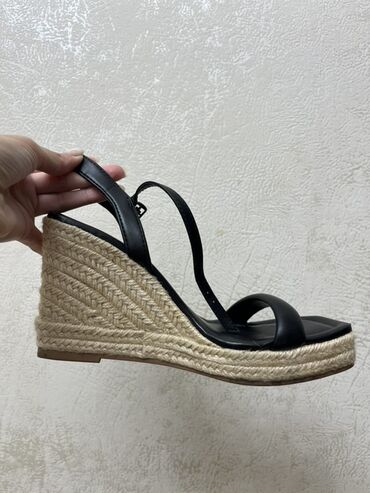 Tuflilər: Stradivarius qadın espadril sandal - Model: platformalı, kəndir