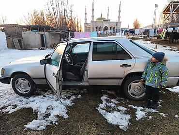 реснички 124: Mercedes-Benz W124: 1988 г., 2.3 л, Механика, Бензин, Седан — 2