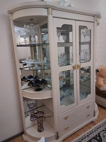 perla dolab: Şüşəli qorka dolabı tecılı satılır - Stabil baza və yumru künclər — 4