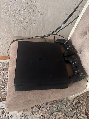 Видеоигры и приставки: PlayStation 4 Slim oyun konsolu Xüsusiyyətlər: - Model: Sony — 1