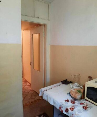 однокомнатная квартира продается: 2 комнаты, 45 м², 104 серия, 1 этаж, Старый ремонт